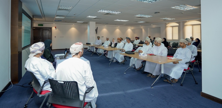 وزارة المالية والبنك المركزي العُماني يستعرضان الأدوات المالية الحكومية المحلية